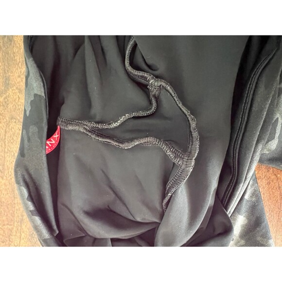 Spanx Leggings Womens Medium‎ Faux Leather Camo Matte Black M Blogger Favorite - Picture 10 of 10